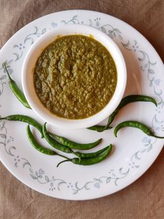 हरी मिर्च की तीखी चटनी (hari mirch ki tikhi chutney recipe in Hindi) रेसिपी मुख्य फोटो