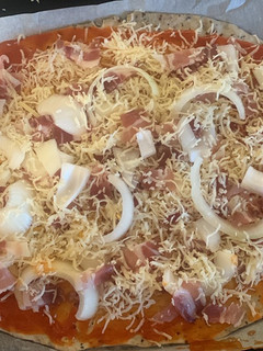 Foto principal de Pizza de bacon, cebolla y queso