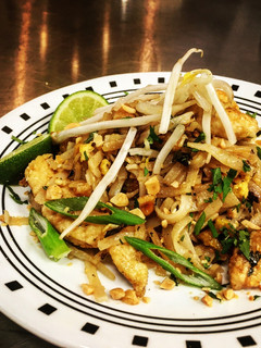 A picture of Chicken Pad Thai.