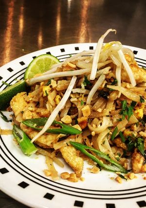 A picture of Chicken Pad Thai.