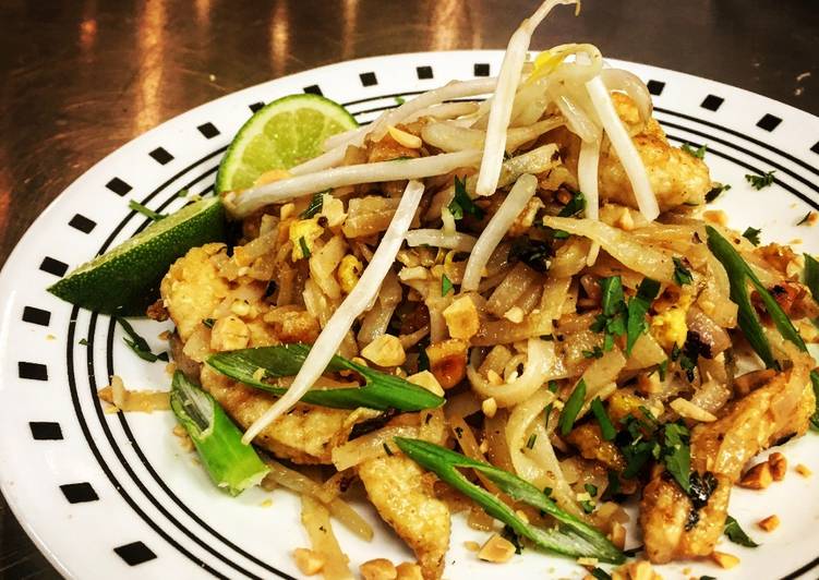 Recipe of Tasty Chicken Pad Thai