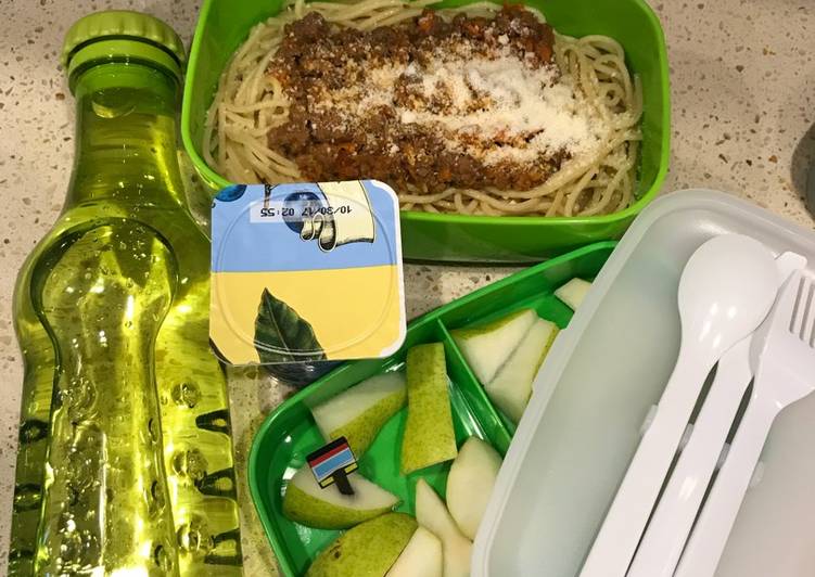 Spaghetti with Colorful Tomato and Carrot Sauce Bekal Anak