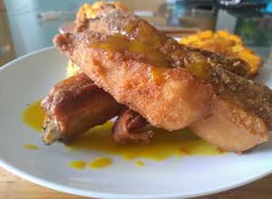 Una foto de Costillas de Cerdo Crocantes y Jugosas
