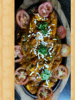 પનીર તવા મસાલા(Paneer Tawa Masala Recipe in Gujarati) રેસીપી મુખ્ય ફોટો