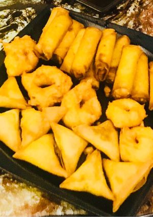 A picture of Spring roll and Samosa Platter.