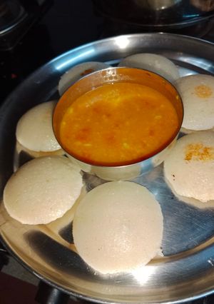 इडली सांबर (idli sambar recipe in Hindi) रेसिपी मुख्य फोटो