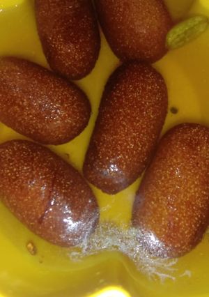 A picture of Sooji ke Gulab Jamun.