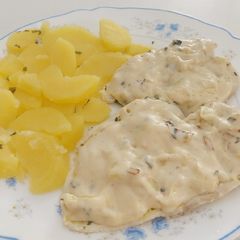 A picture of Chicken with leek sauce.