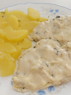 A picture of Chicken with leek sauce.