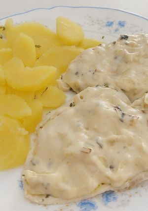 A picture of Chicken with leek sauce.