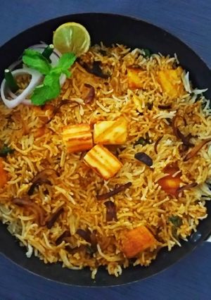 A picture of Paneer Makhani Dum Biryani.