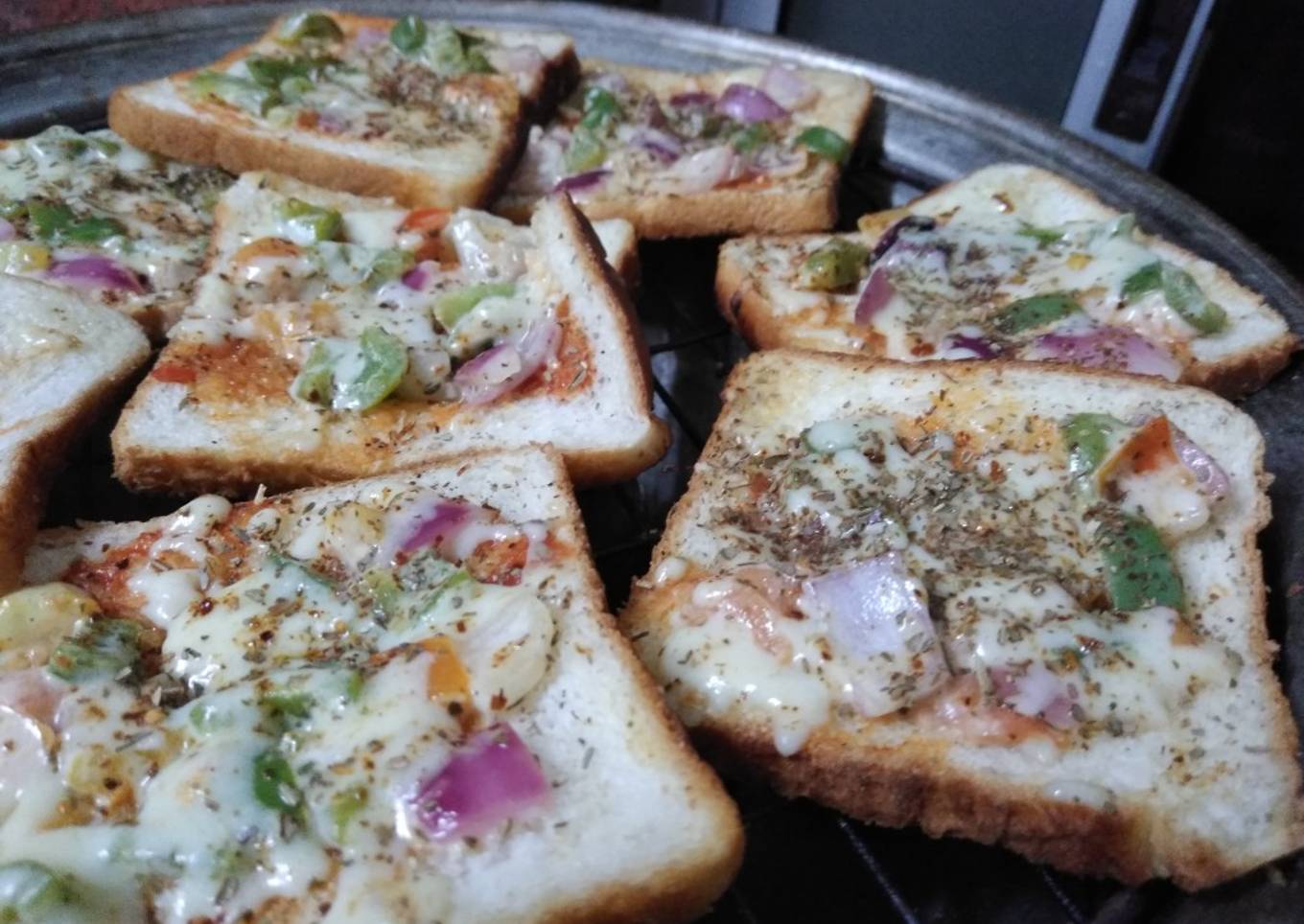 Bread Pizza on Gas Tandoor