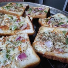 A picture of Bread Pizza on Gas Tandoor.