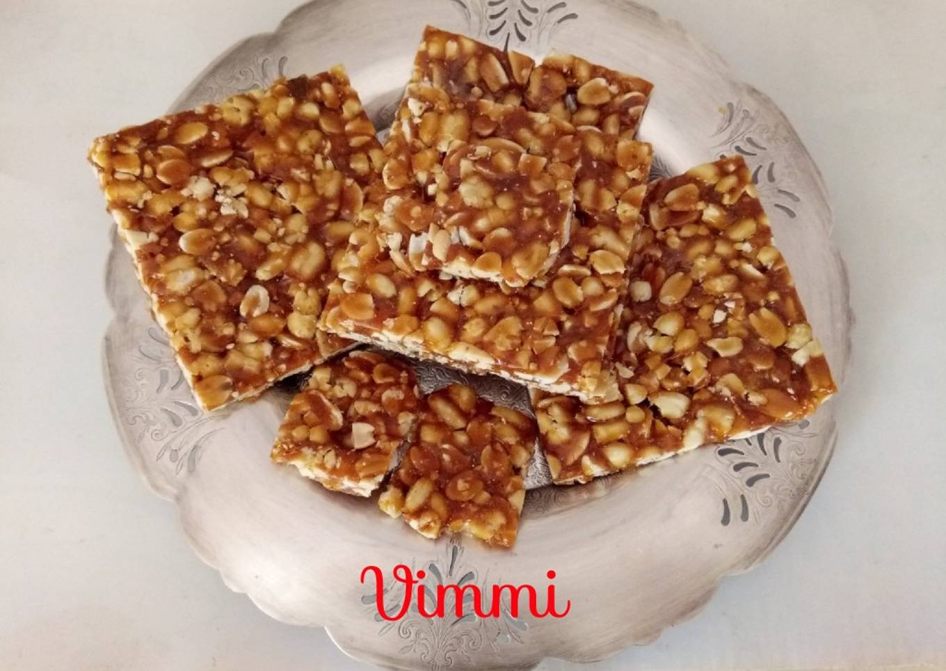 Peanuts gur chikki