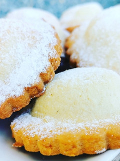 Una foto de Galletas rellenas de crema pastelera