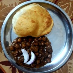 A picture of Choley bhature.