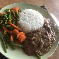 A picture of Steak with pepper saus,Rice.