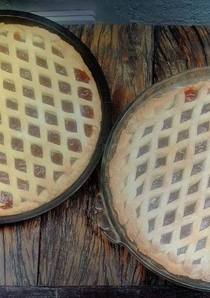 Una foto de Pastafrolas con enrejado artificial