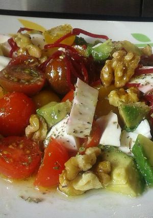 Foto principal de Ensalada con cherrys y queso fresco