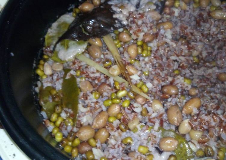 Langkah Mudah untuk Membuat Nasi Merah Uduk Kacang Rice Cooker Anti Gagal