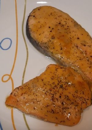 Una foto de Salmón al horno con salsa de miel y mostaza