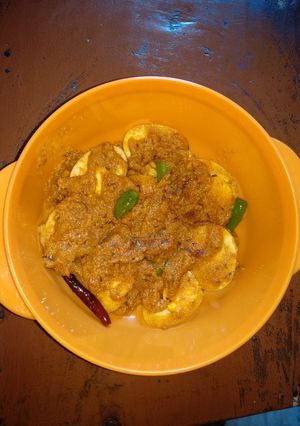 A picture of Dim Posto (Egg in Poppy seed gravy).