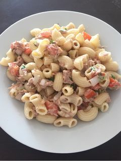 Una foto de Fideos salteados con atún