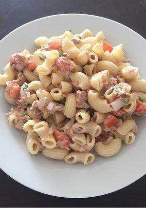 Una foto de Fideos salteados con atún