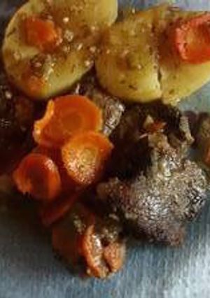 Una foto de Falda al ajillo con vegetales 🍴