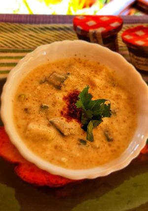 हरे प्याज़ आलू का रायता (Hare pyaz aloo ka raita recipe in Hindi) रेसिपी मुख्य फोटो