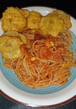 Una foto de Espaguetis con camarones y chuletas 🇩🇴🇩🇴🇩🇴