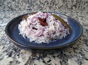 Una foto de arroz basmati con cardamomo