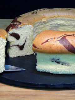 Una foto de Bizcocho de vainilla y chocolate marmolado