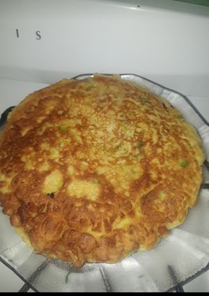 Una foto de Tortilla de cebolla, verdeo y puerro