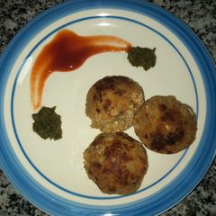 A picture of ”Cheesy Alu Tikki “ (in appe mould).