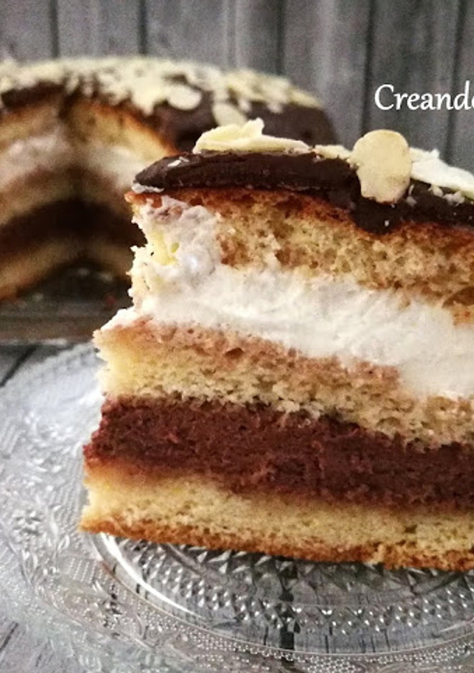 Una foto de Tarta de chocolate, nata y trufa