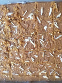 મોહનથાળ (Mohanthal Recipe In Gujarati) રેસીપી મુખ્ય ફોટો
