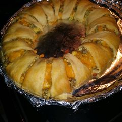 A picture of Easy breakfast crescent ring.