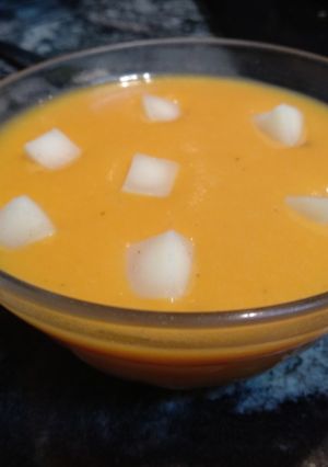 Una foto de Crema de calabaza con queso de cabra