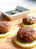 Hamburguesa estilo japonés (tsukune japonés con salsa teriyaki)