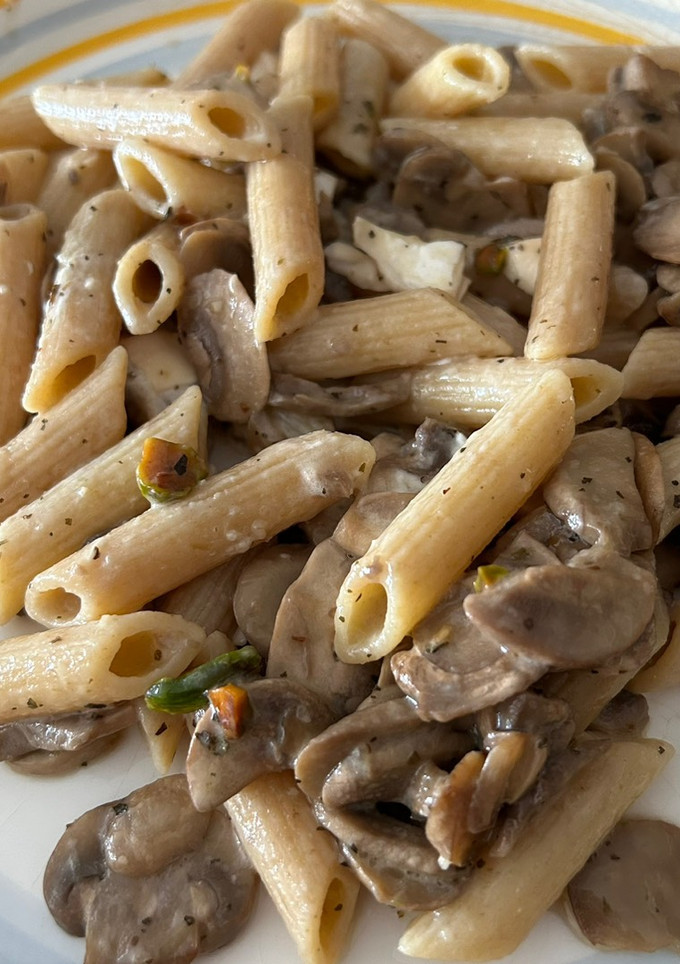 Una foto de Pasta cremosa con queso de cabra