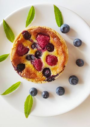 Une photo de Tarte clafoutis framboises myrtilles