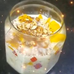 A picture of BANANA & MANGO Overnight soaked oats(OATMEAL).