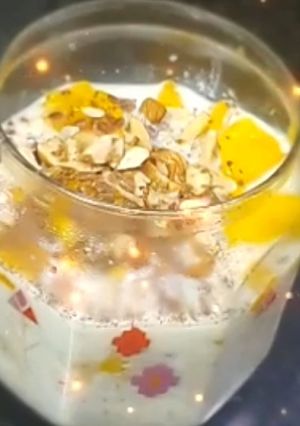 A picture of BANANA & MANGO Overnight soaked oats(OATMEAL).