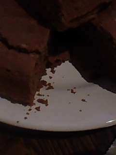 Una foto de Bizcochuelo de chocolate y pera vegano sin huevo sin leche