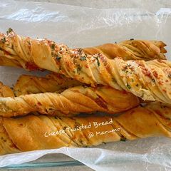 A picture of Cheese Twisted Bread.