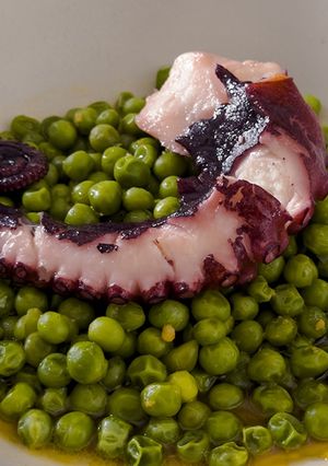 Una foto de Guisantes con pulpo y chorizo