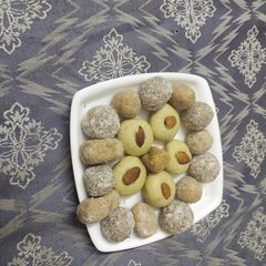 A picture of 3 sweets in a row.