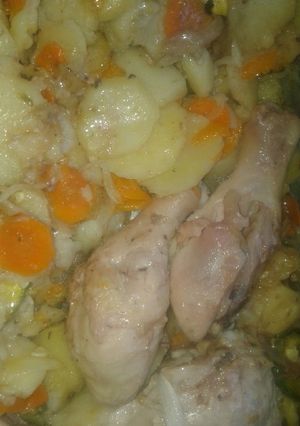 Una foto de Pollo Al Horno Con Verduras