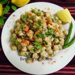 A picture of Chickpeas & Sprouts Salad with Yoghurt Dressing.